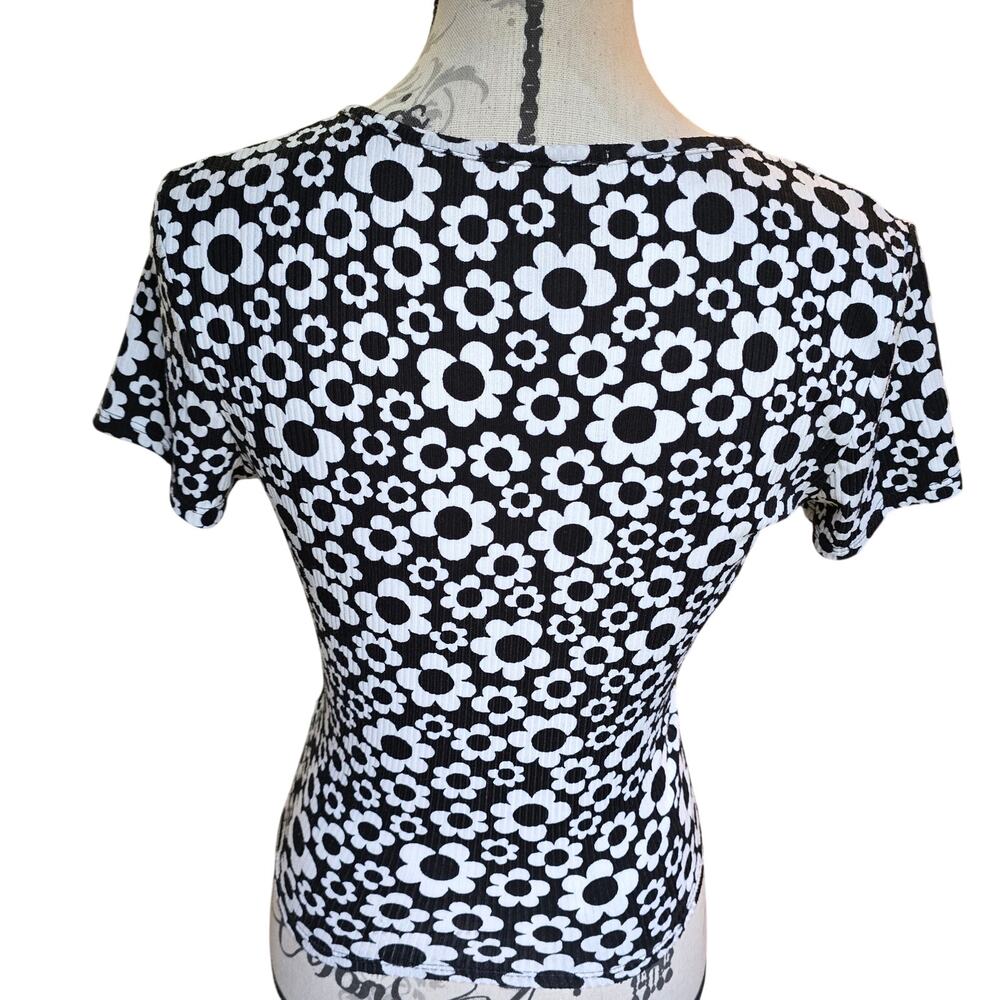 70s Style Rebellious Dreamer Flower Power Crop Top Size M Black and White - Picture 2 of 7
